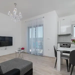 https://apartman-pjer.hotels-in-trogir.com